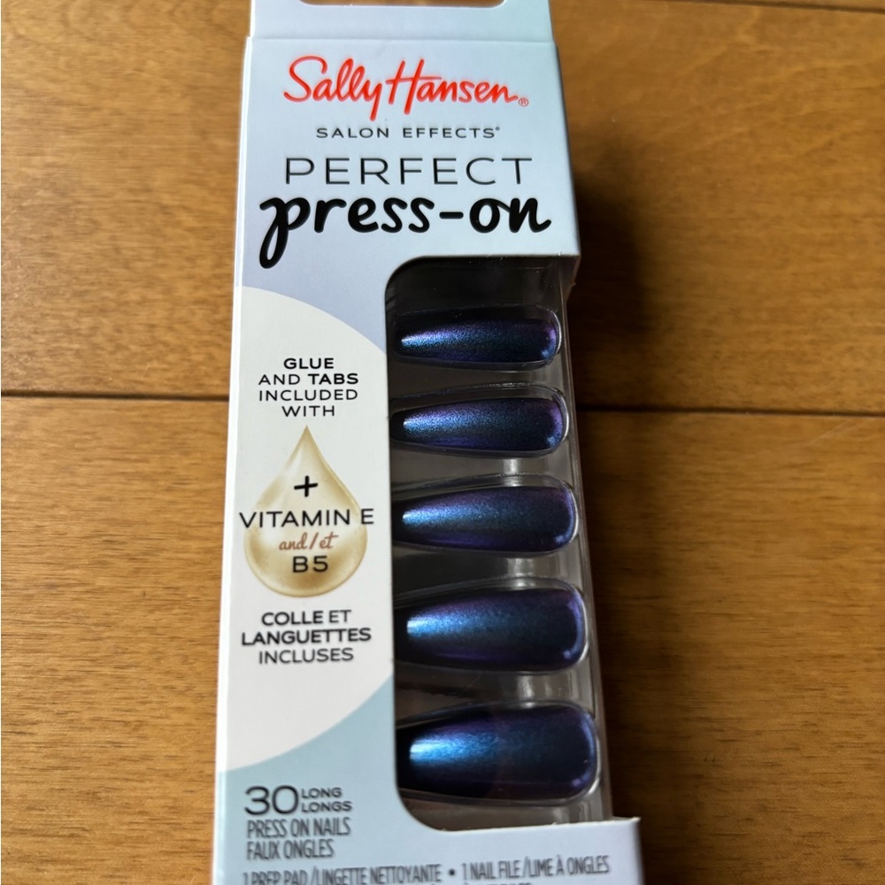 Sally Hansen NWT press on nails